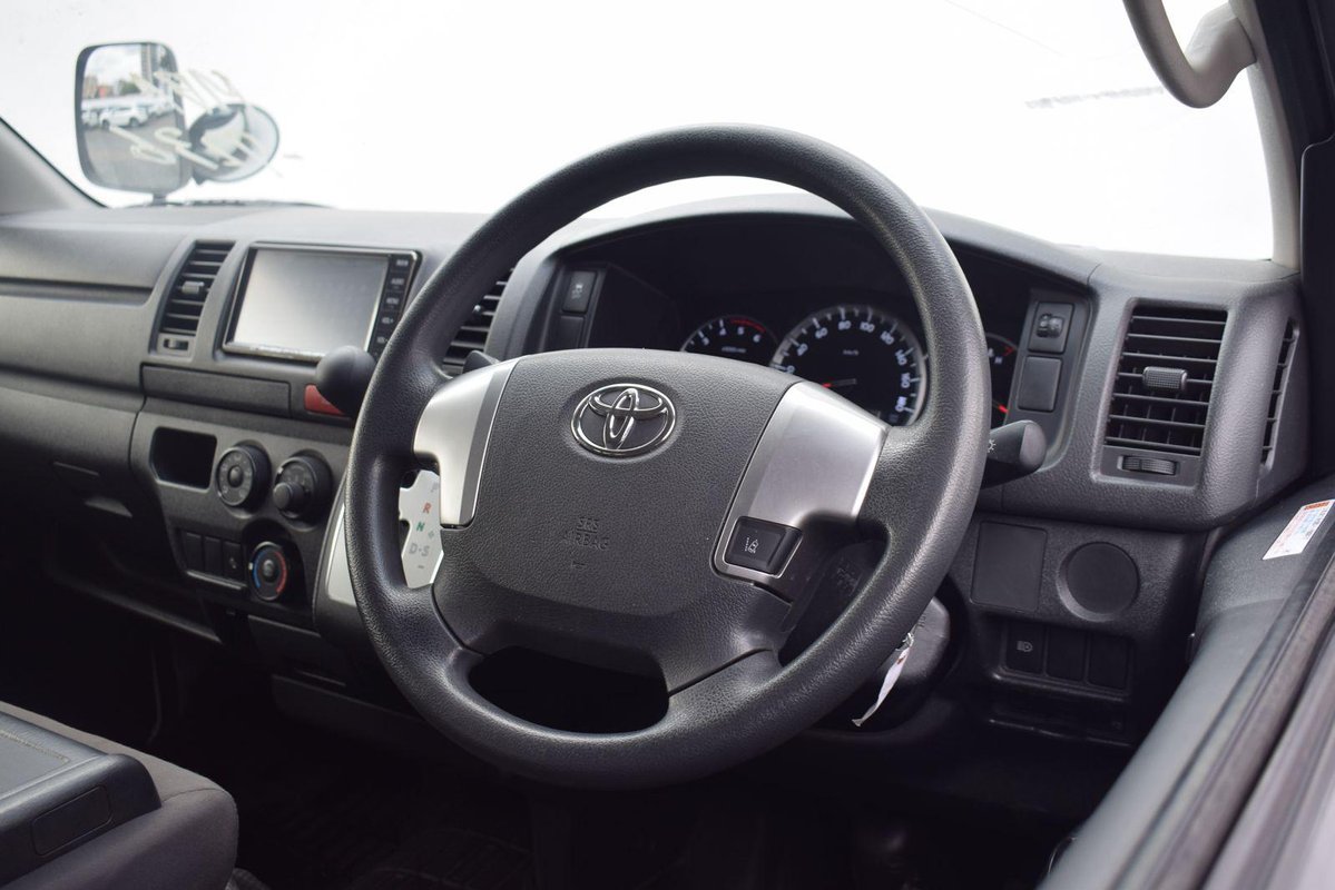 Toyota Hiace - Image 9