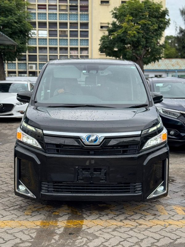 Toyota VOXY - Image 7