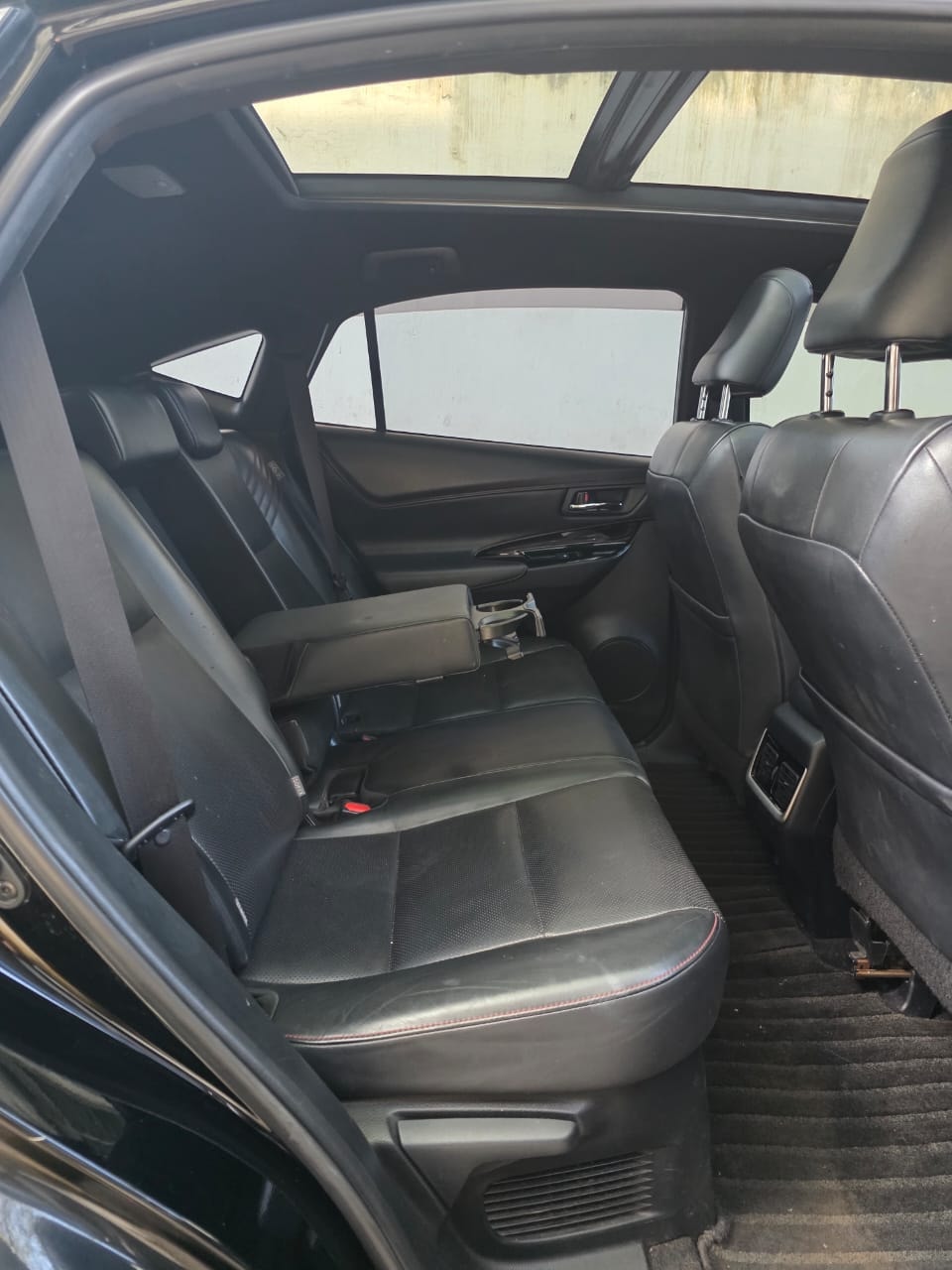 Toyota HARRIER - Image 4