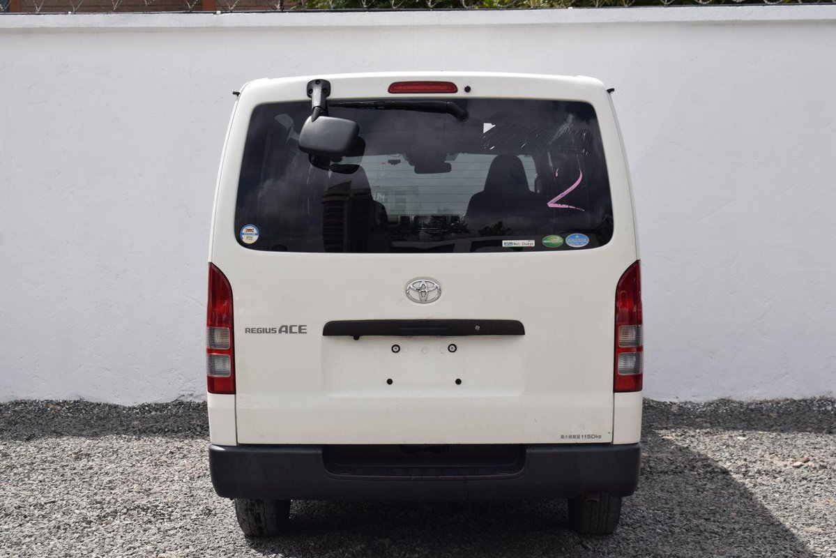 Toyota Hiace - Image 2