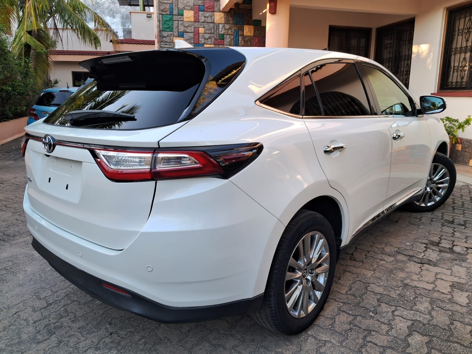 Toyota HARRIER - Image 5