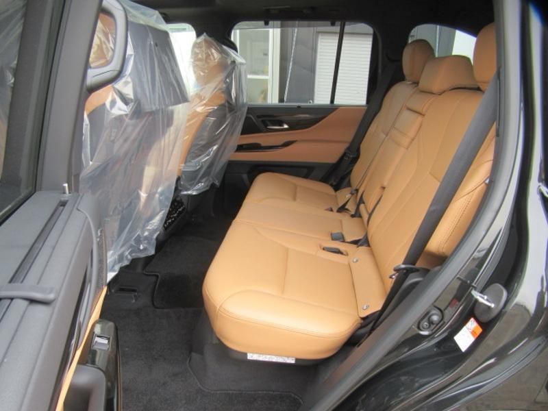 Lexus LX600 - Image 7