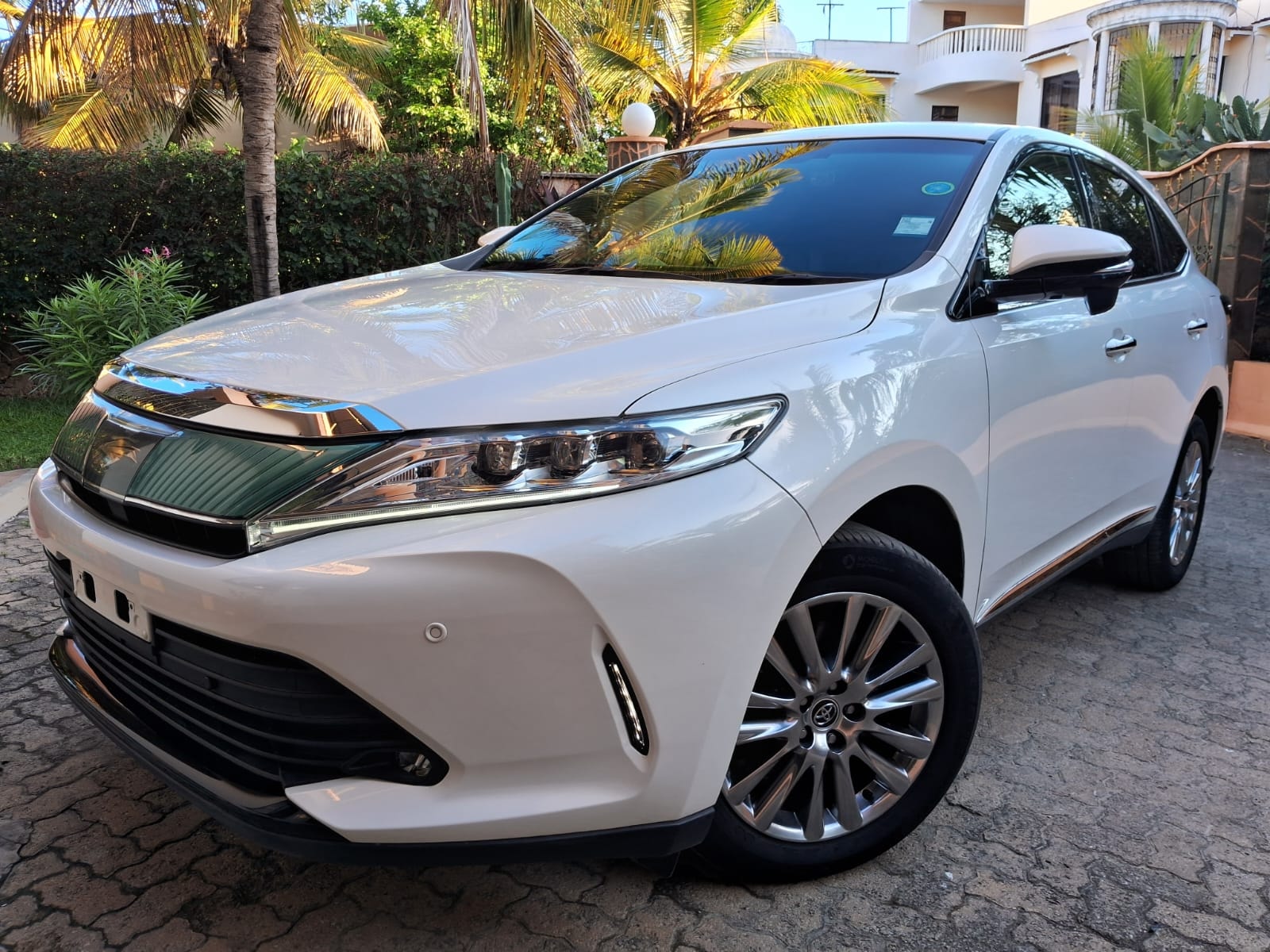 Toyota HARRIER - Image 6