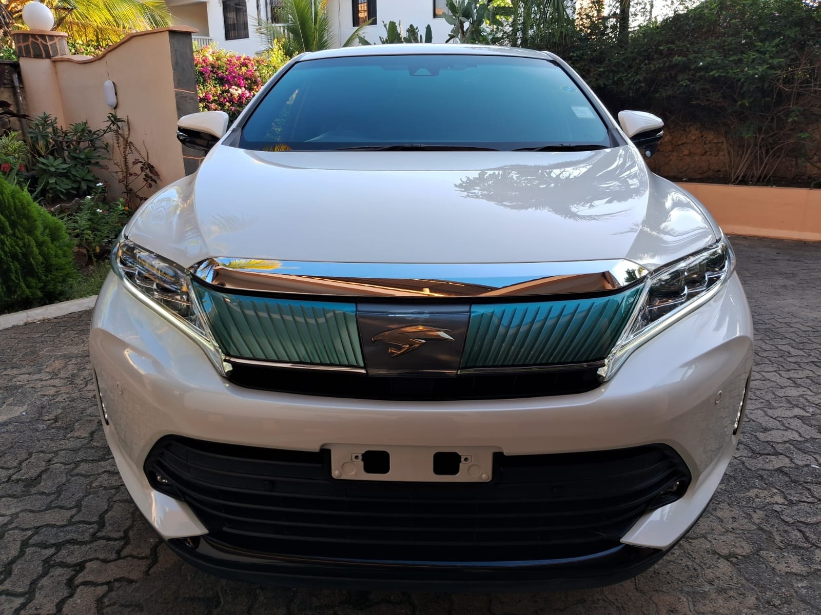 Toyota HARRIER - Image 2