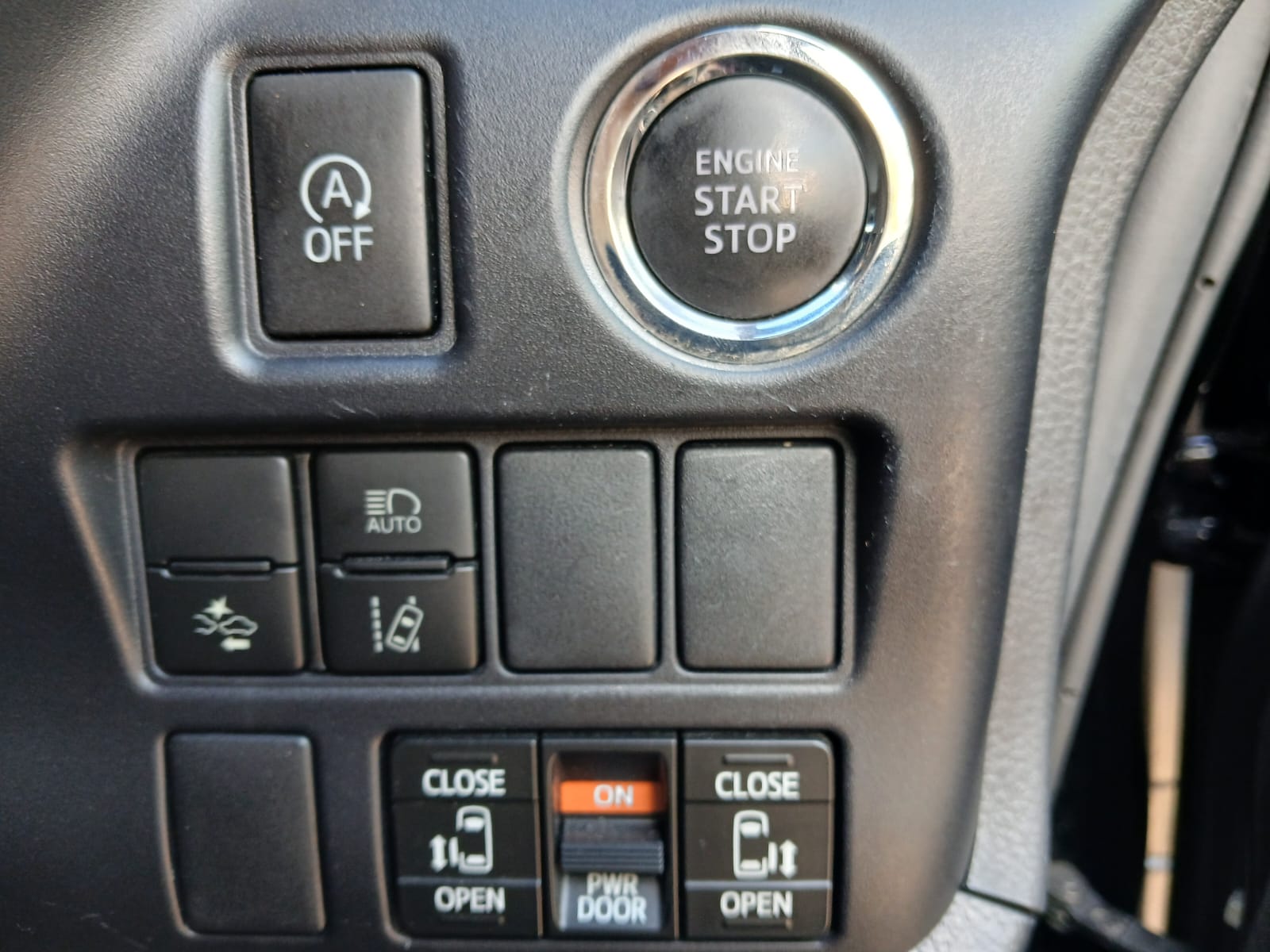 Toyota NOAH WXB - Image 2