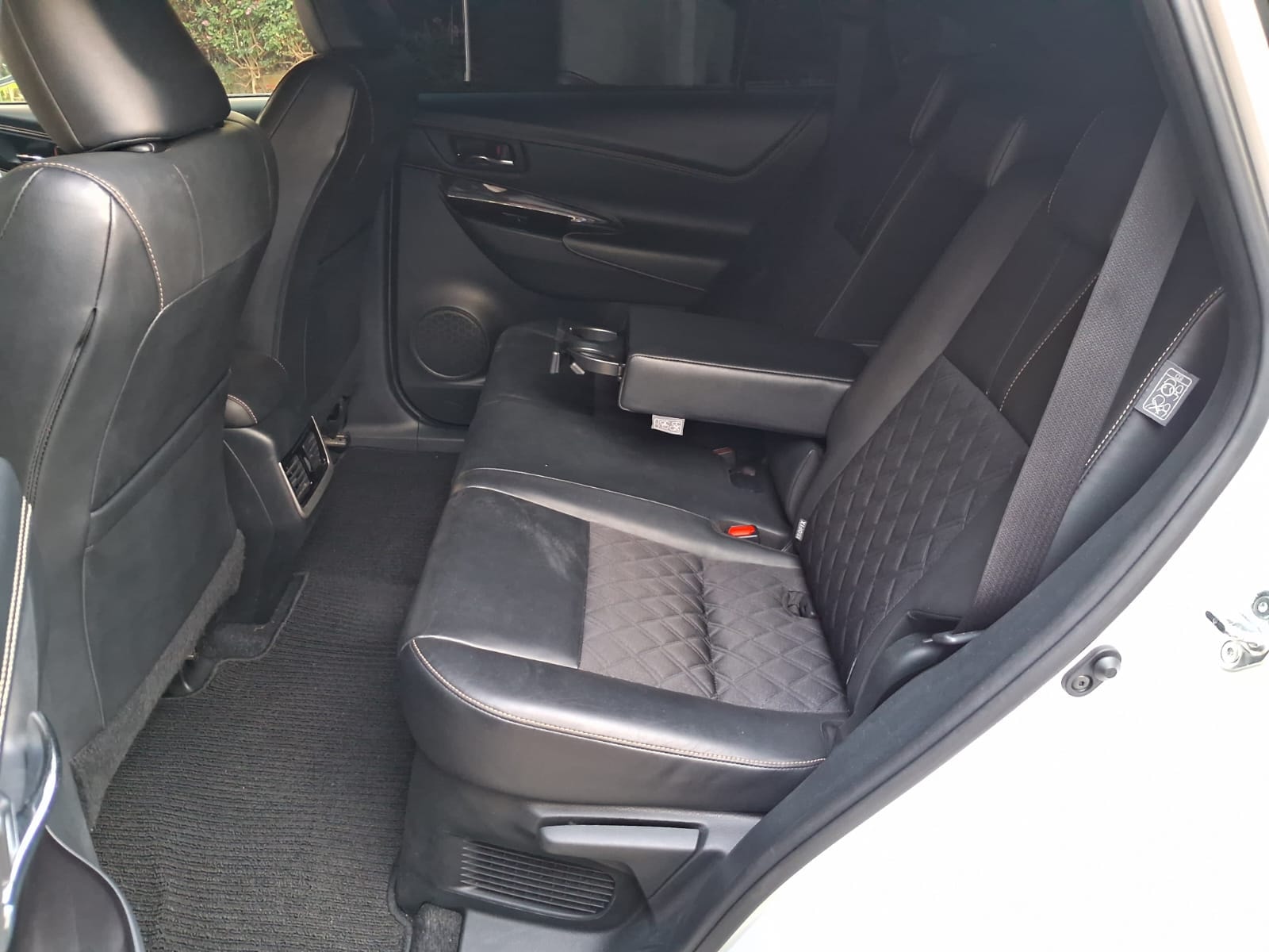 Toyota HARRIER - Image 3