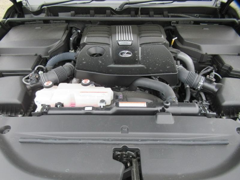 Lexus LX600 - Image 13
