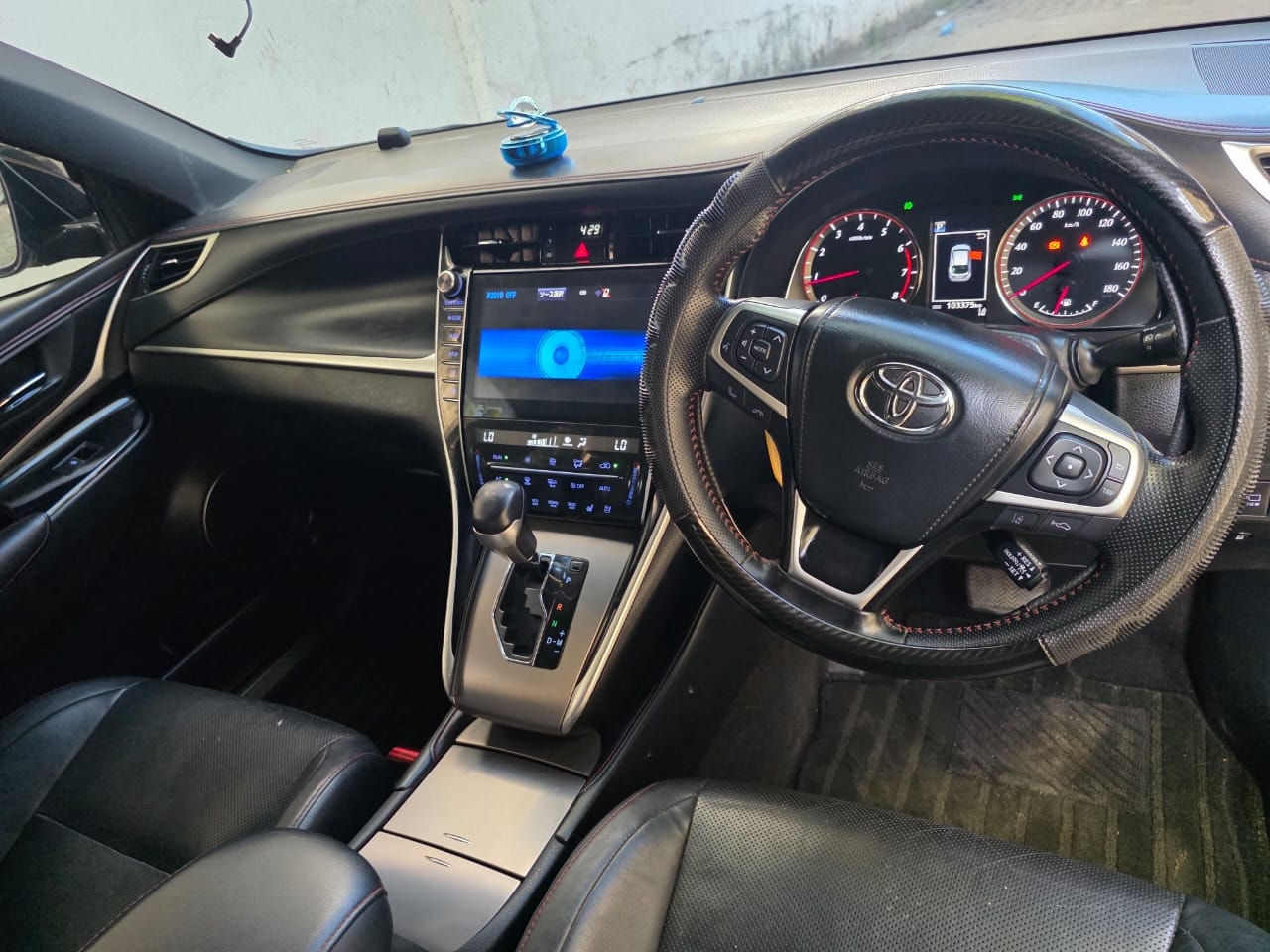 Toyota HARRIER - Image 10