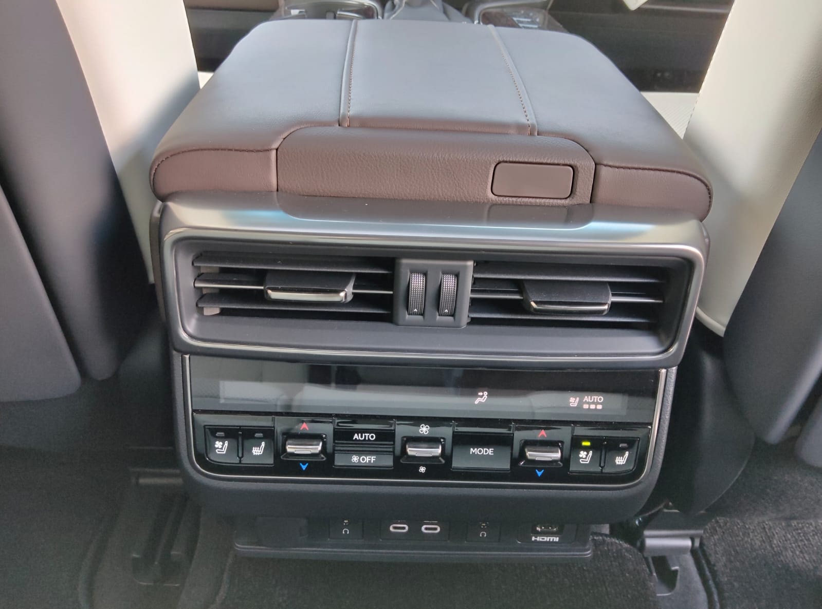 Lexus LX600 - Image 13