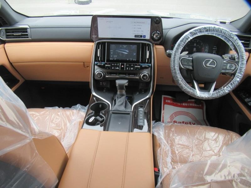 Lexus LX600 - Image 12
