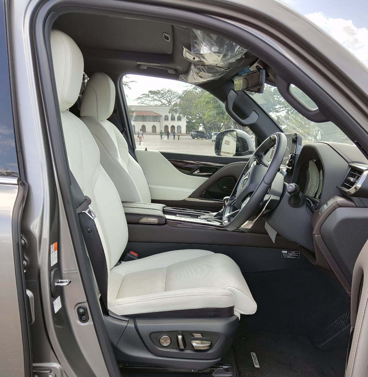 Lexus LX600 - Image 17