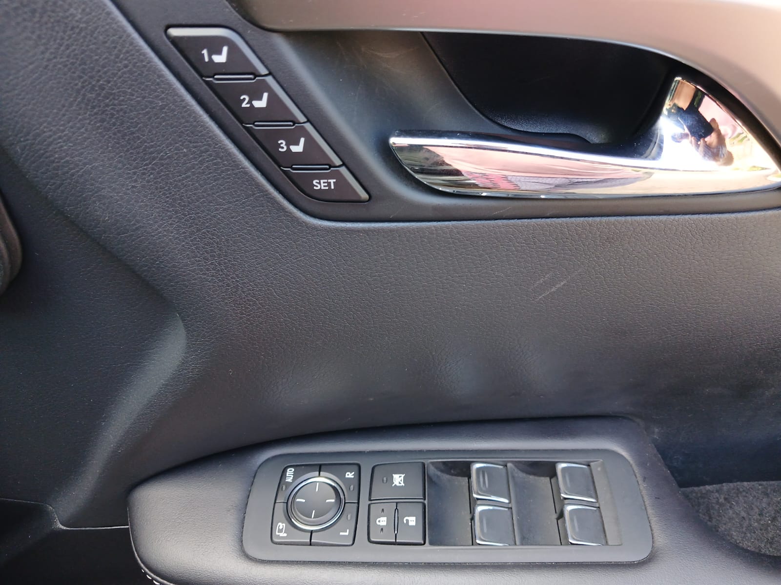 Lexus RX300 - Image 2