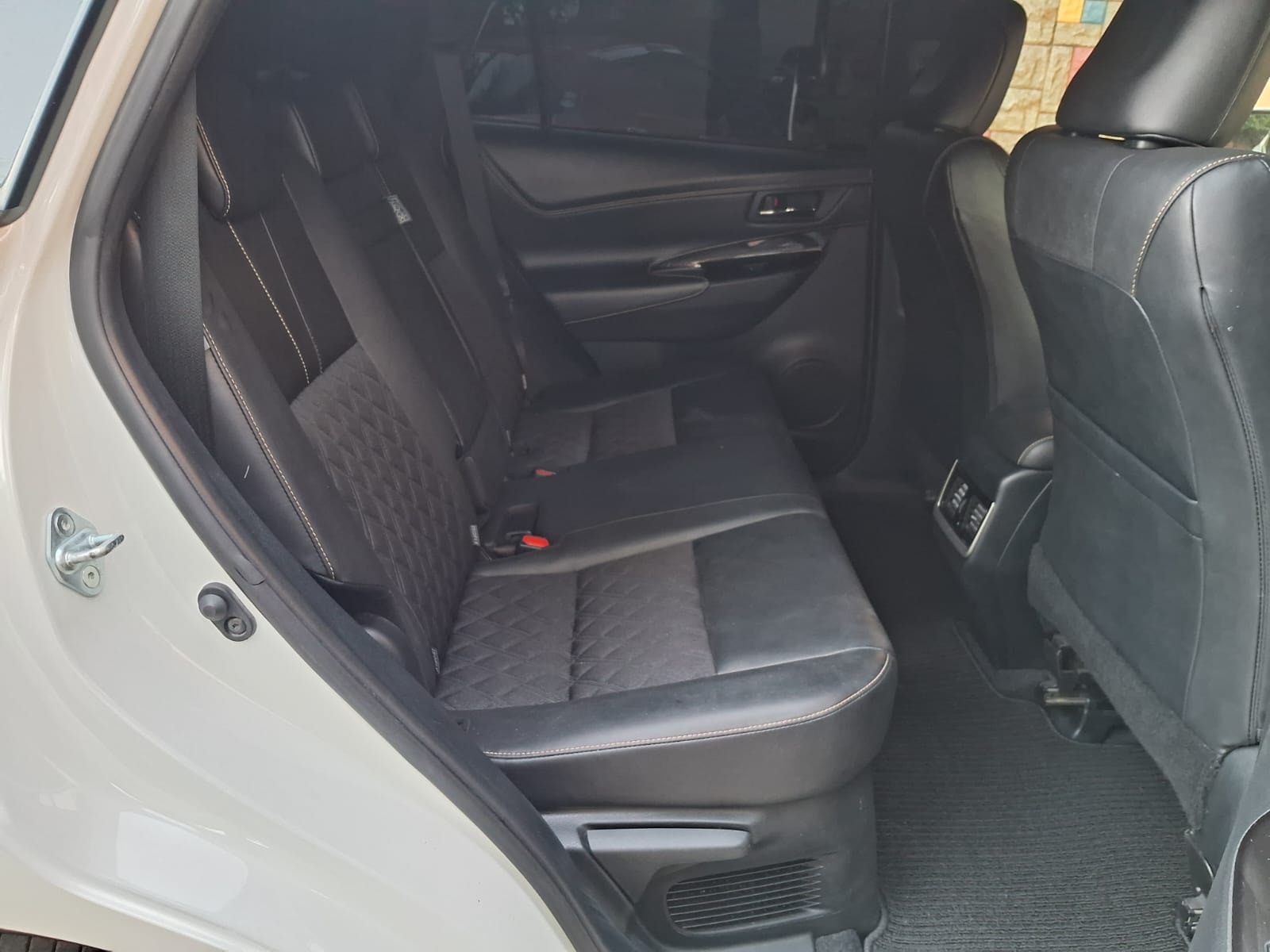 Toyota HARRIER - Image 4