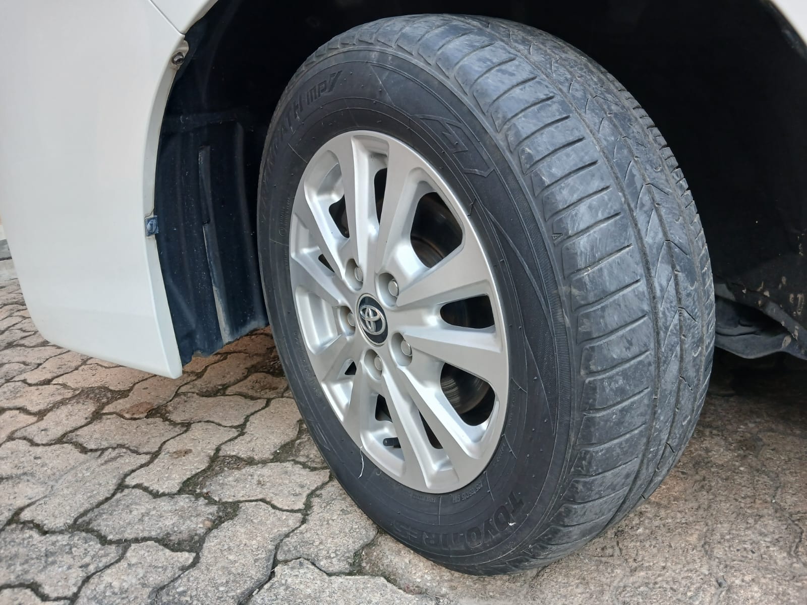 Toyota VOXY - Image 1