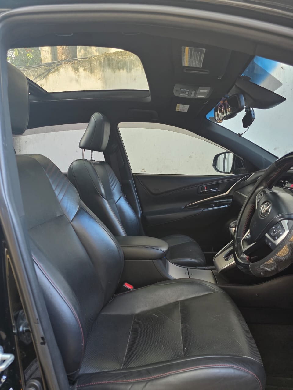 Toyota HARRIER - Image 2
