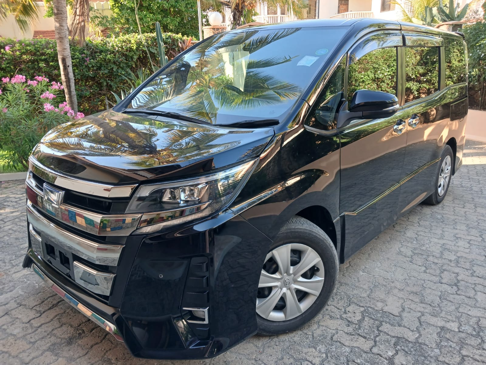Toyota NOAH WXB - Image 2