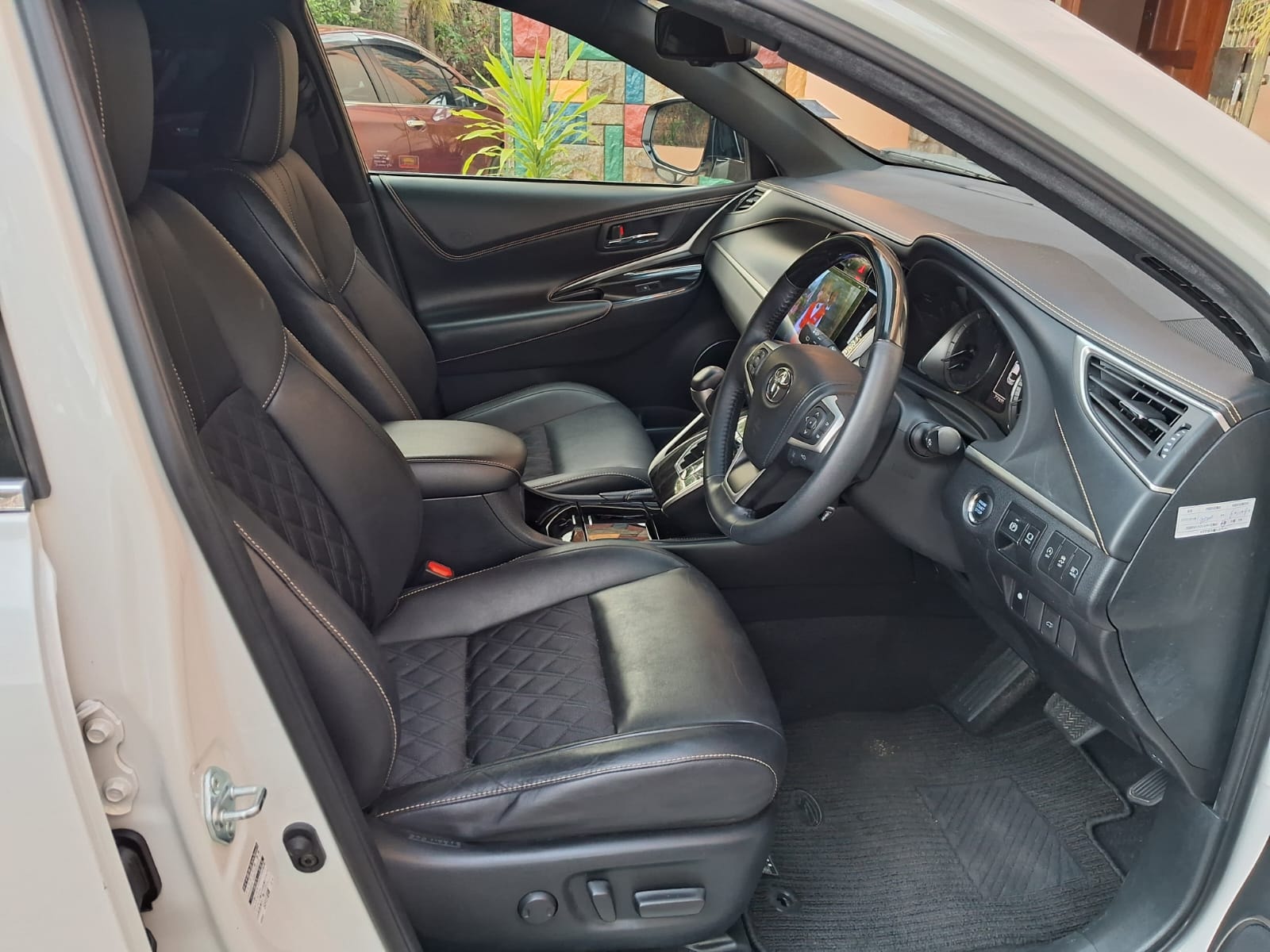 Toyota HARRIER - Image 7