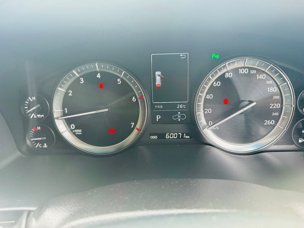 Toyota LX 570 - Image 9