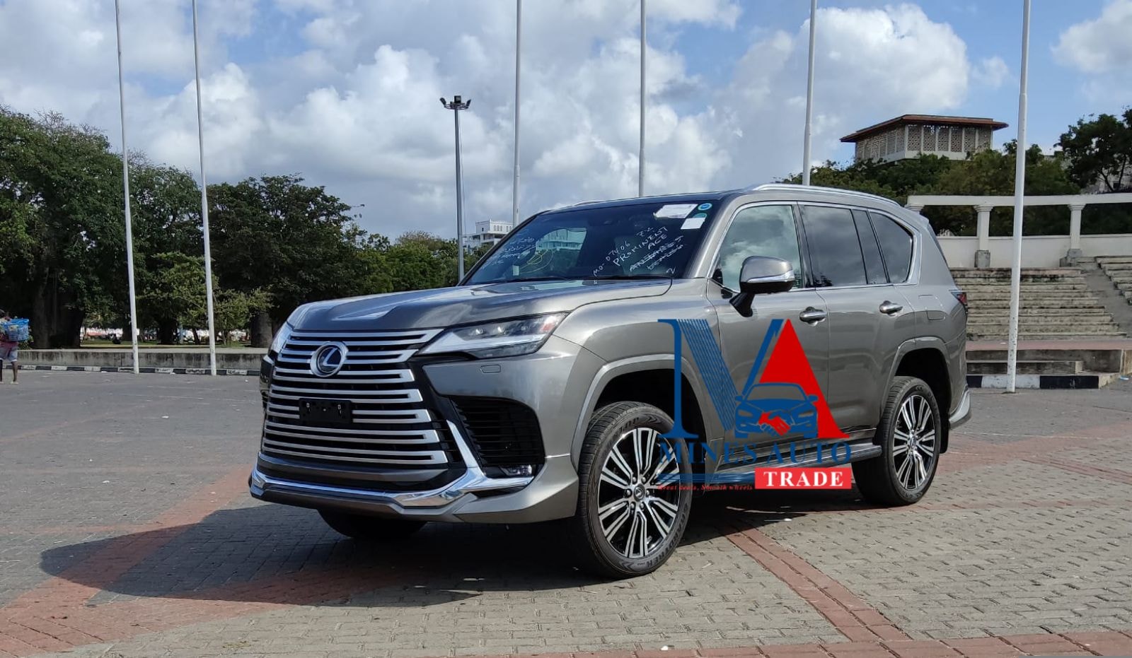 Lexus LX600 - Image 2