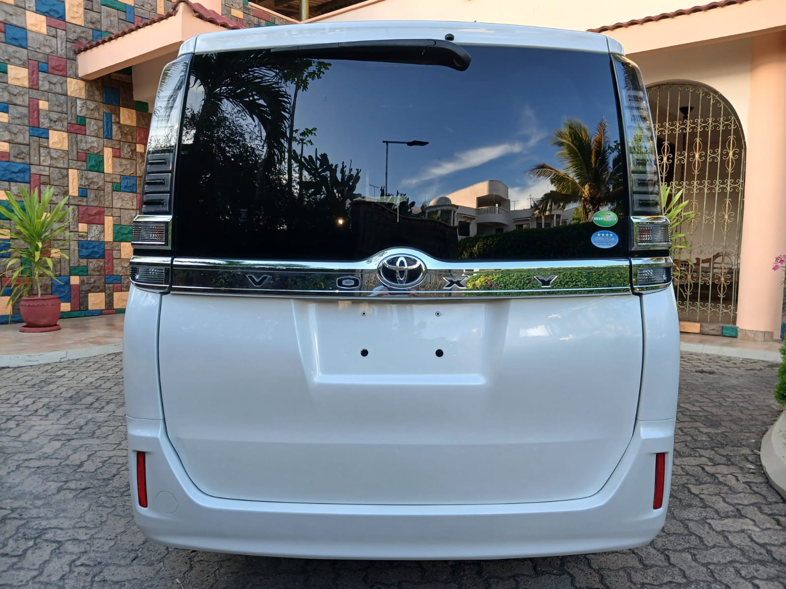 Toyota VOXY - Image 2