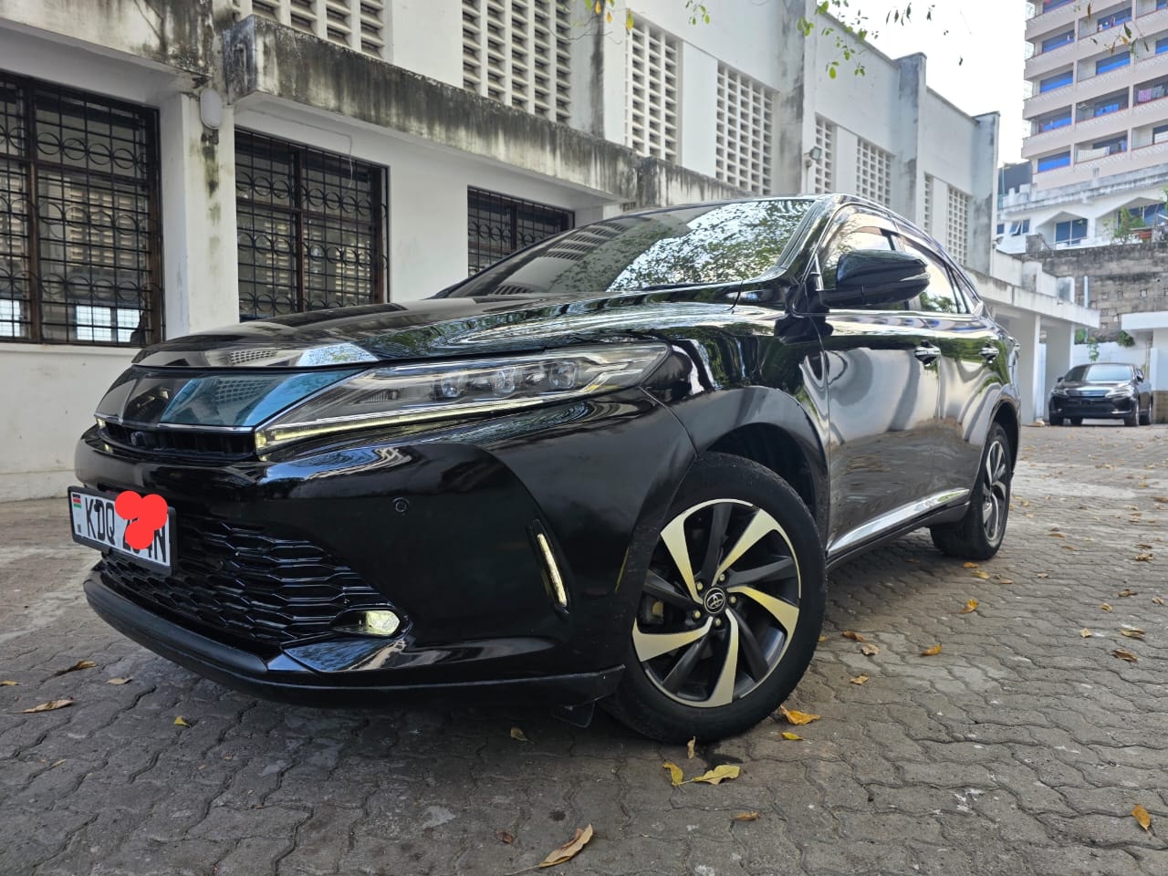 Toyota HARRIER - Image 9
