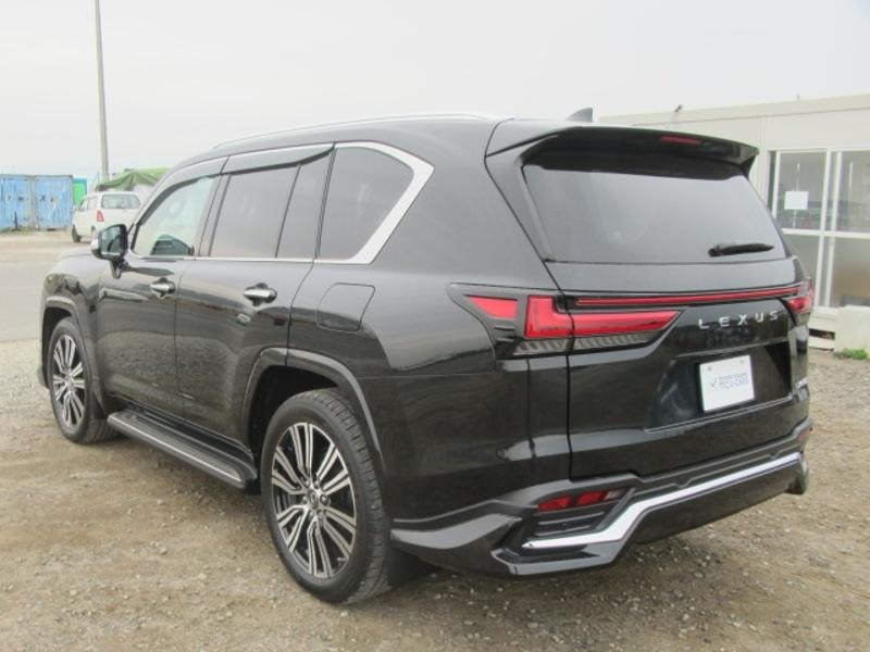 Lexus LX600 - Image 16
