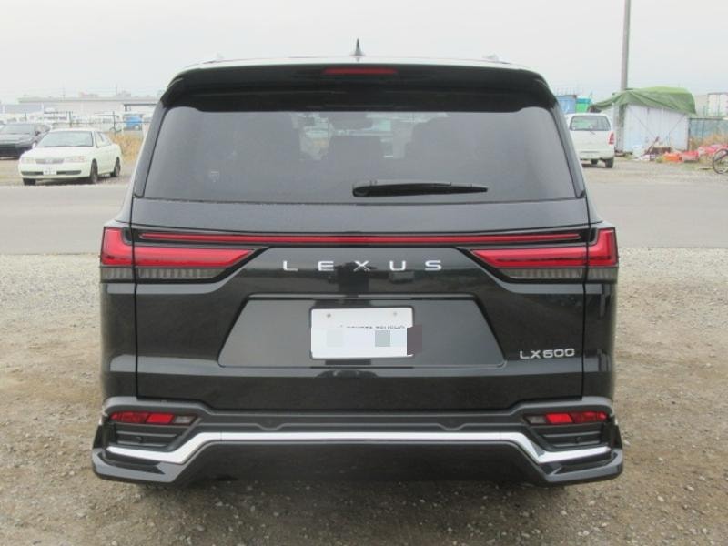 Lexus LX600 - Image 14