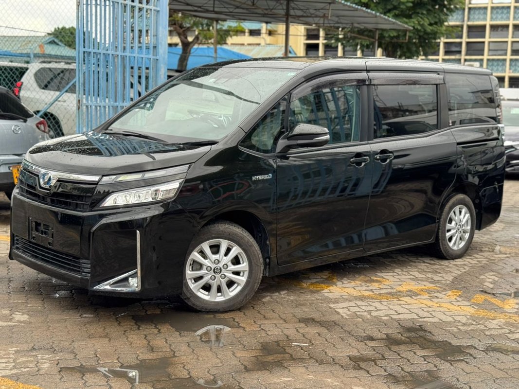 Toyota VOXY - Image 3